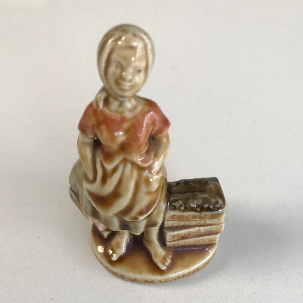 Vintage Wade Whimsies Irish Songs and Folk Tales Molly Malone Figurine